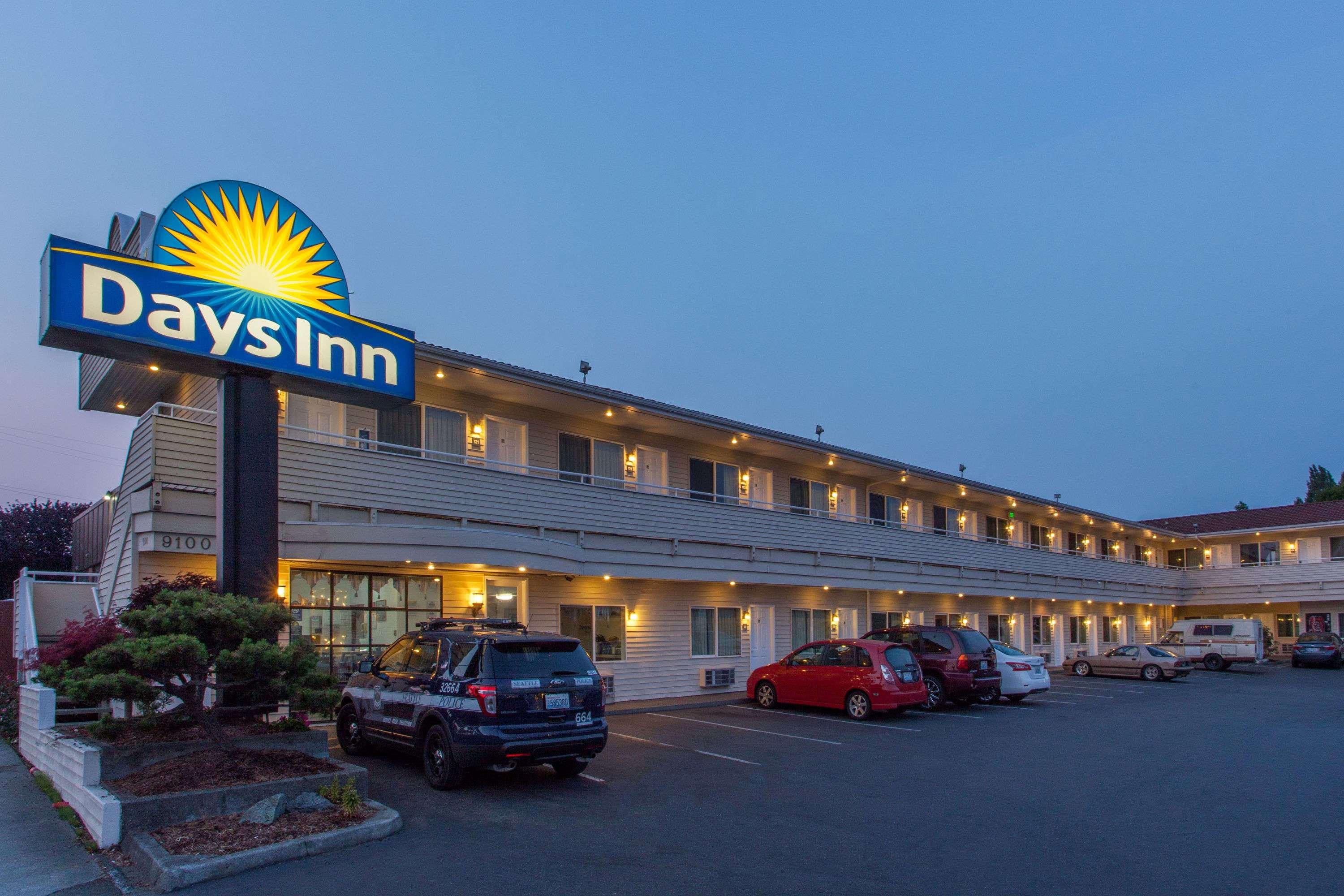 Days Inn By Wyndham Seattle North Of Downtown Exterior photo